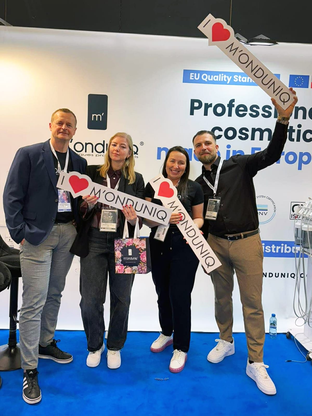 A Skinlab Hungary csapata egy nemzetközi kozmetikai szakkiállításon