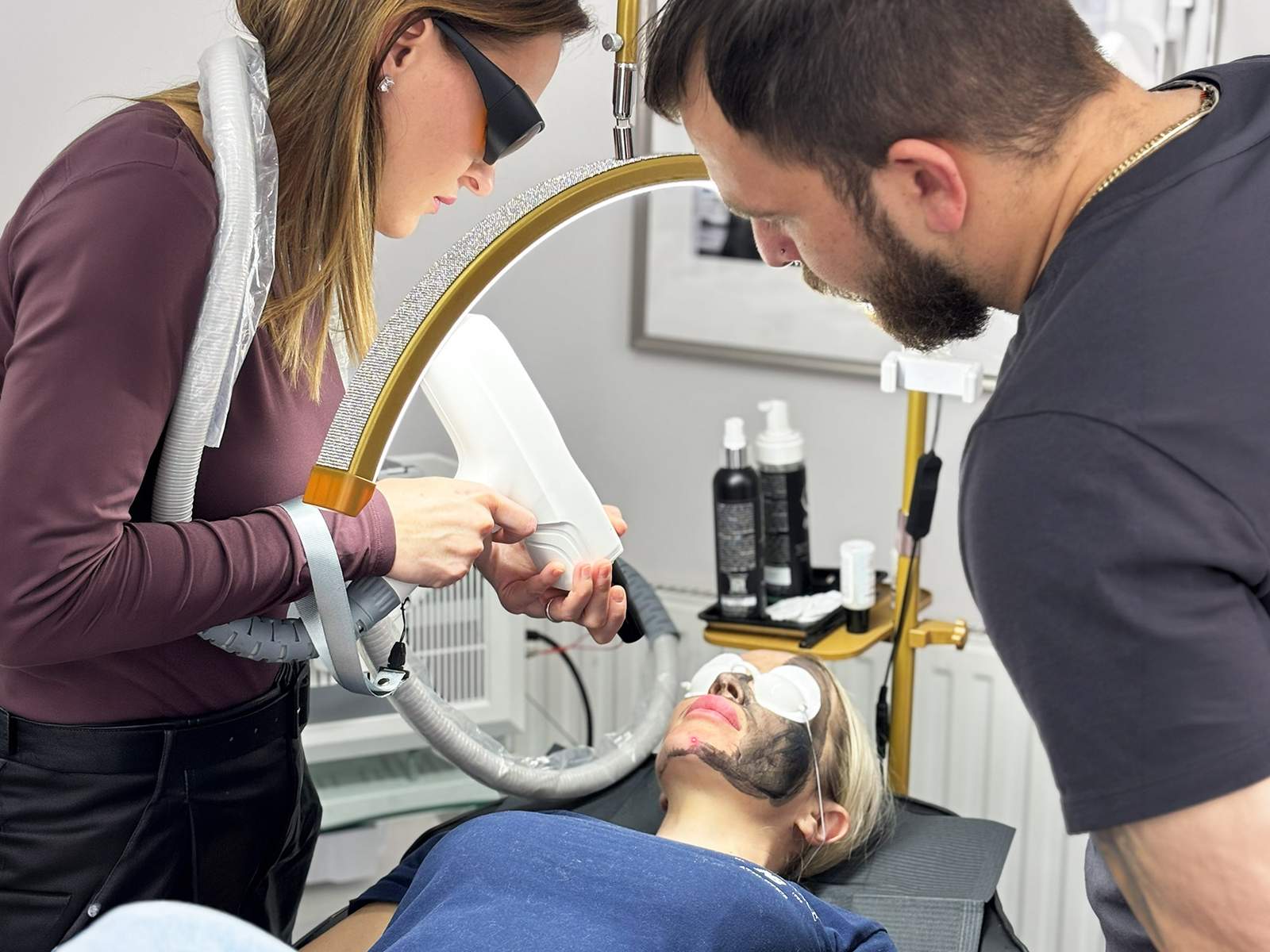 Kozmetikai képzés szalonkörnyezetben gépvásárlási kötelezettség nélkül